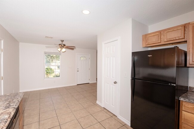 Building Photo - 305 S Westward St