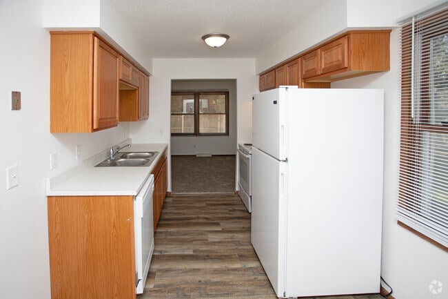 3BR, 1.5BA - 1,300SF