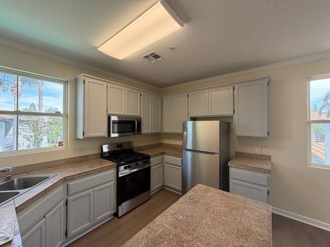 Photo - Lovely Upstairs Unit