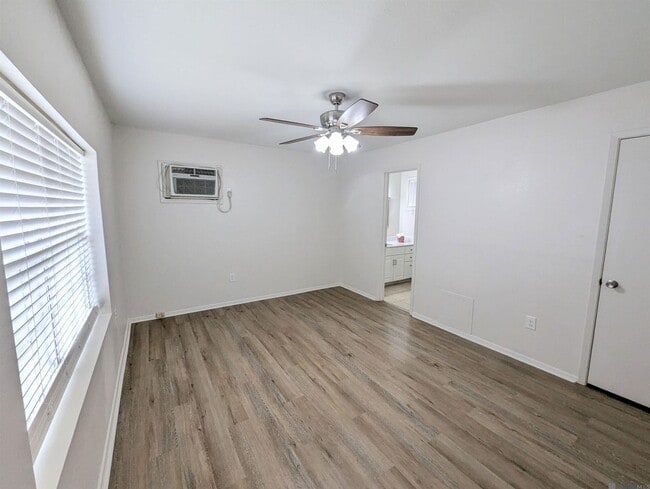 Photo - 1701 Lobdell Ave