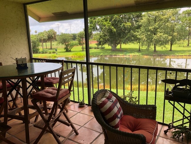 Photo - 7 Lexington Ln E Unidad F