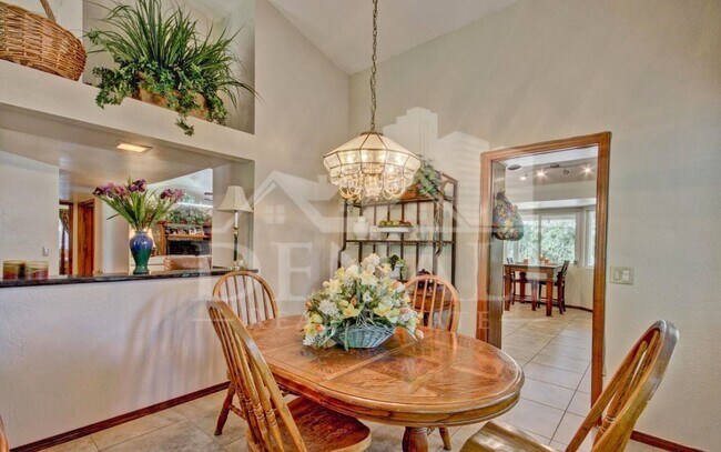 Photo - 1132 E Linda Ln