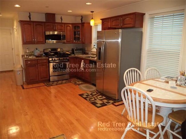 Photo - 207 Hillside St
