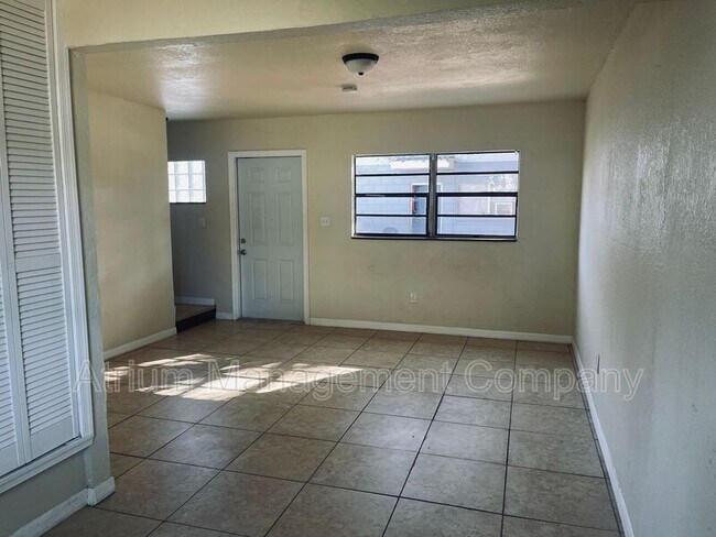 Photo - 1081 S Deleon Ave