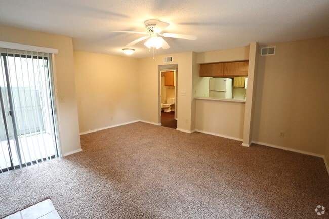 2BR,2BA - 920SF