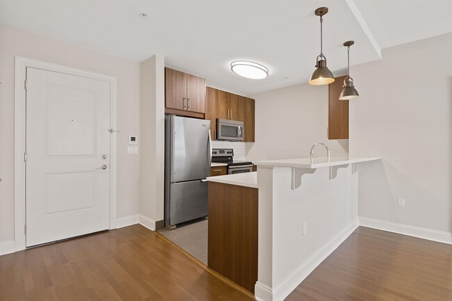 Photo - 100 Marshall St Unidad 210