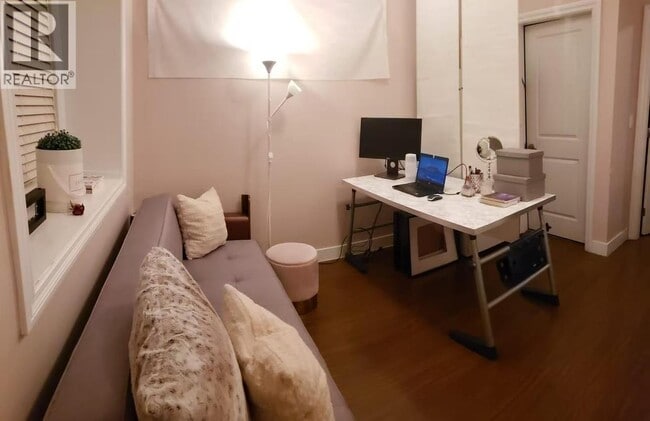 Photo - 546X Chaffey Ave