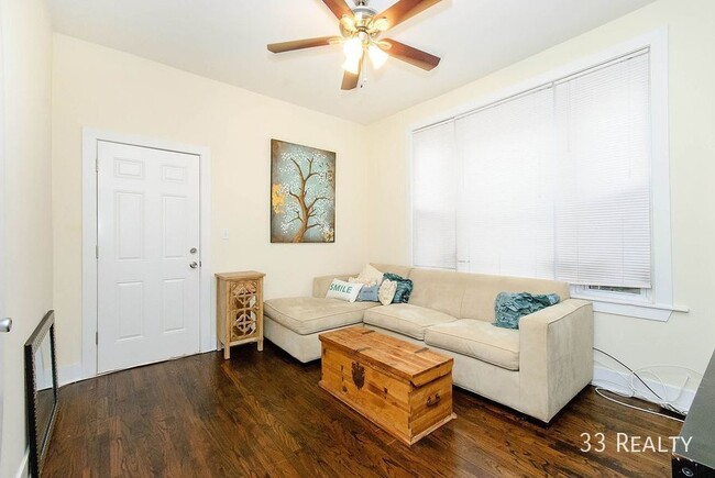 Photo - 2110 W Division-2R Unidad 2R