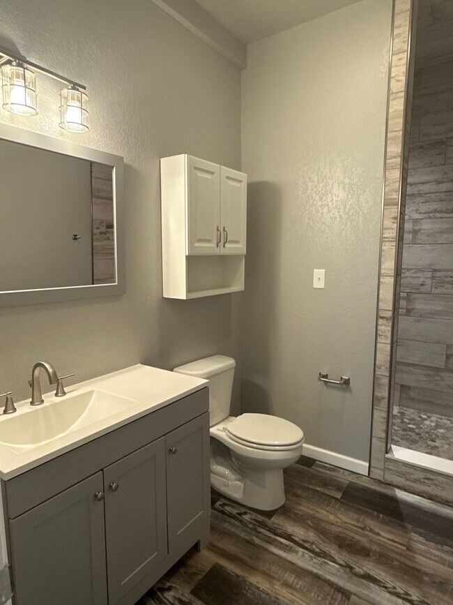 Photo - 3 Bedroom 2 Bath Home Newly Renovated