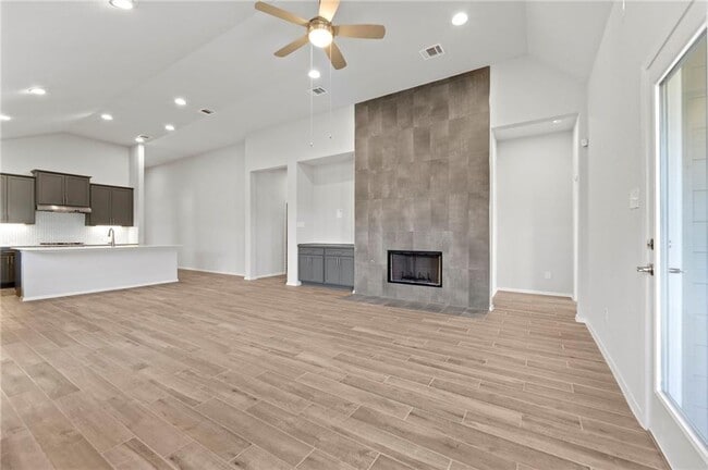 Building Photo - 102 Crooked Trail