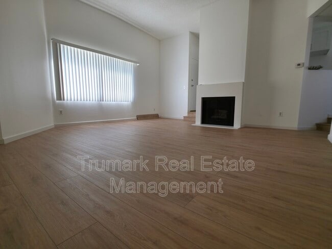 Building Photo - 14605 Burbank Blvd Unit 202 Rental