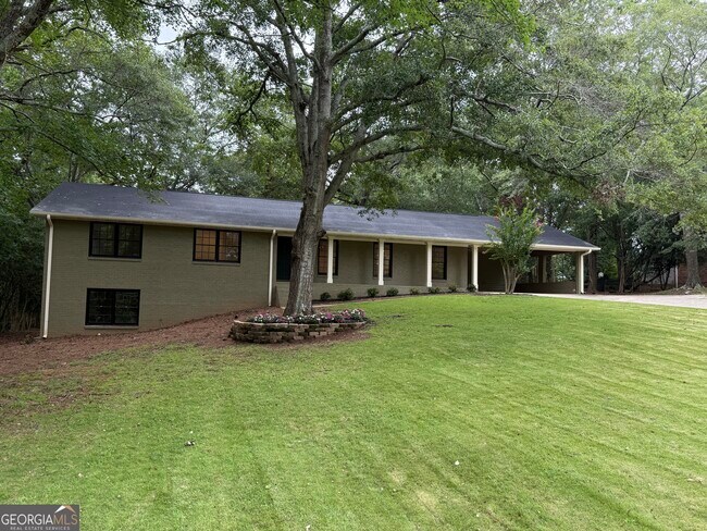 Photo - 185 Landor Dr