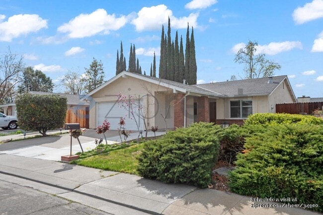 Photo - 1105 Kapareil Dr