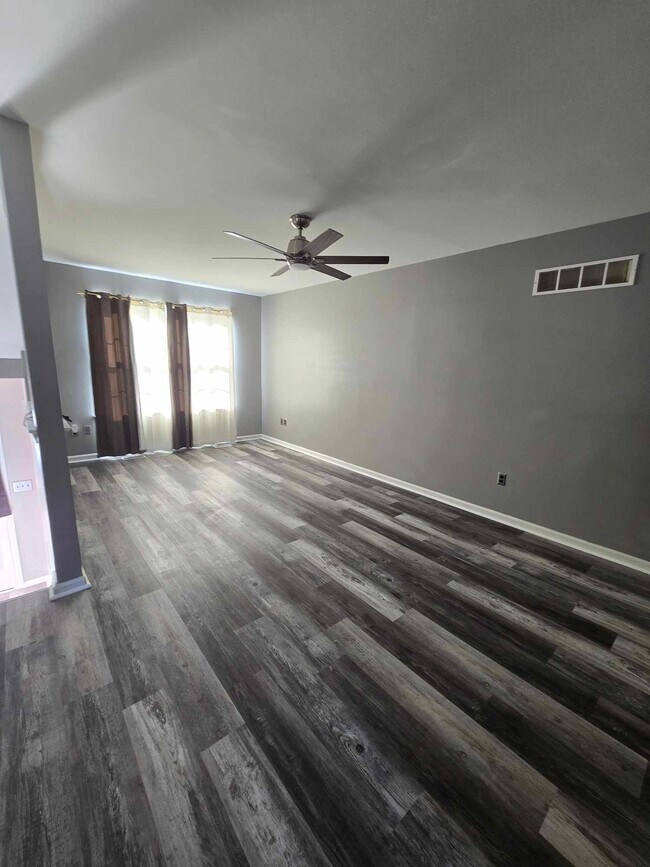 Photo - 173 Bonnybrook Rd