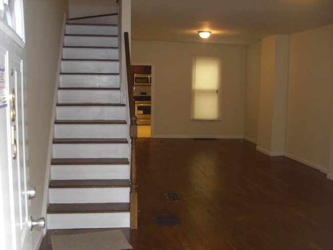 Photo - 85 Court House Pl