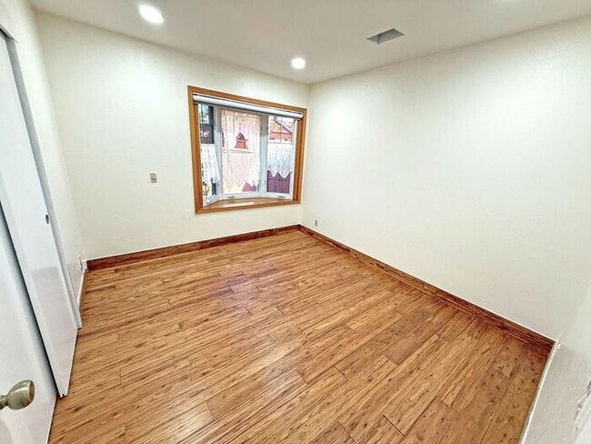 Photo - 1776 Loch Ness Way