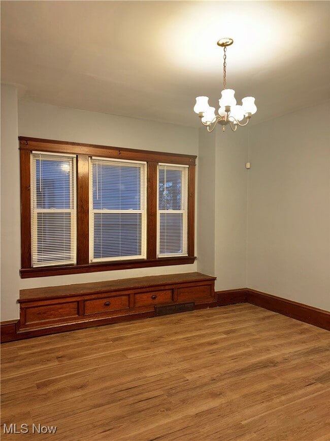 Photo - 7523 Osage Ave Unidad DOWN