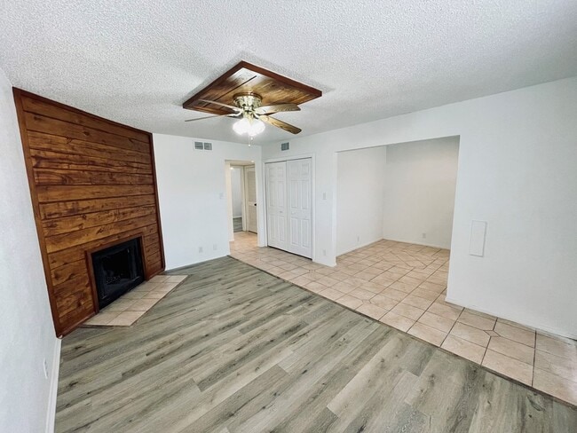 Photo - 1203 Redwood St