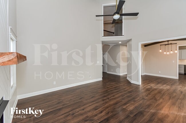 Photo - 372 Lowline Dr