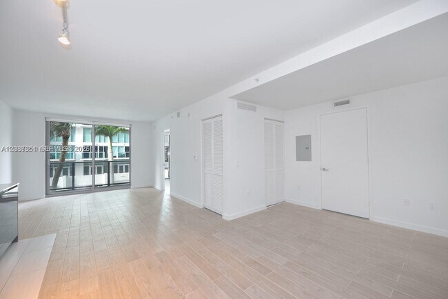 31 SE 6th St Unit 406