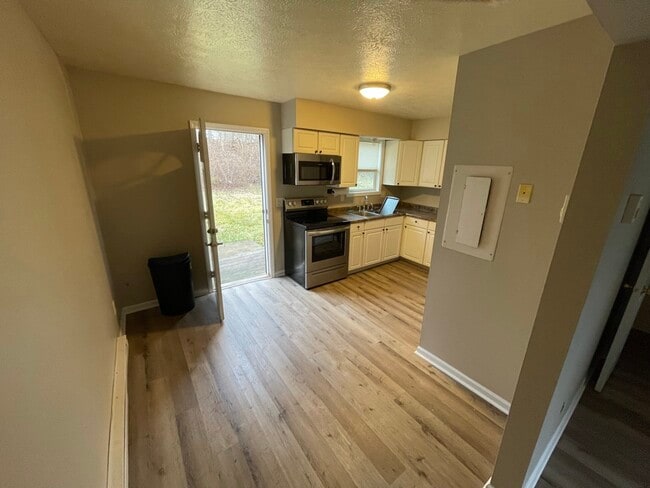 Photo - 433 Railroad St