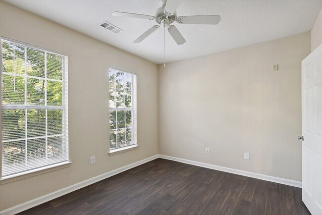 Lakeside Vista Apartments
