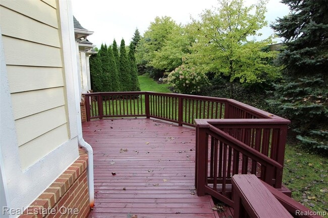 Photo - 1090 Oakwood Dr
