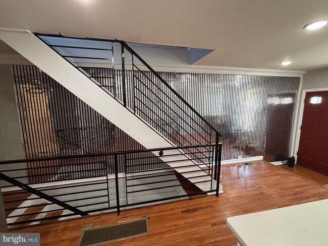 Photo - 2231 Fernon St