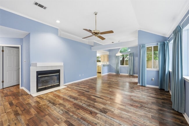 Photo - 955 Green Meadow St