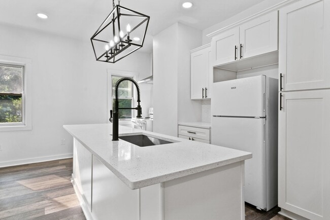 Building Photo - Furnished 4 bed, 2 bath home in Mt. Washington available now!