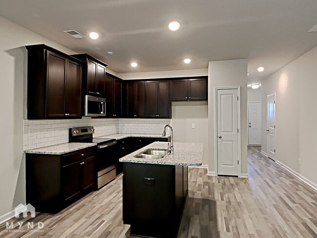 Photo - 4940 Lower Elm St