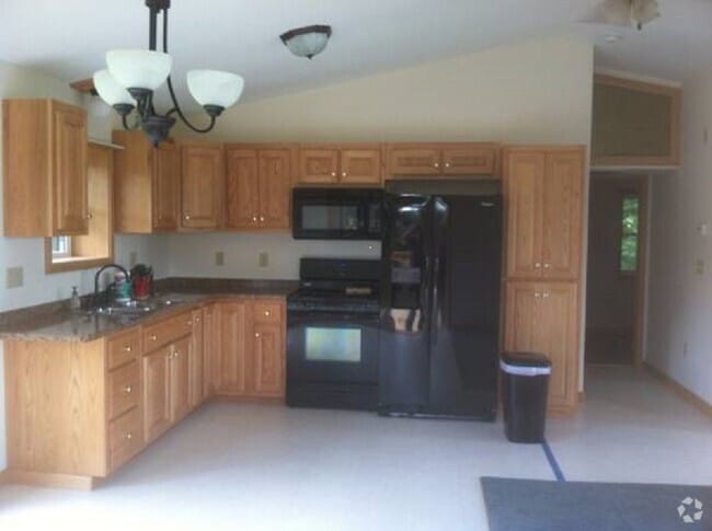 Building Photo - 5738 Heinz Rd Unit 2 Rental