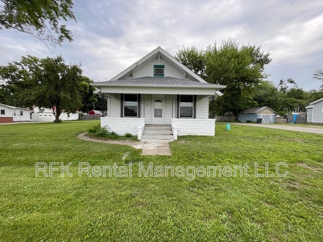 Building Photo - 312 S Main St