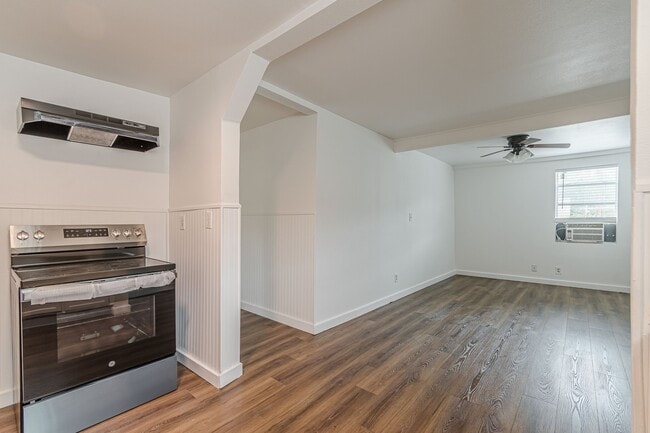 Photo - 2407 S New Braunfels Ave