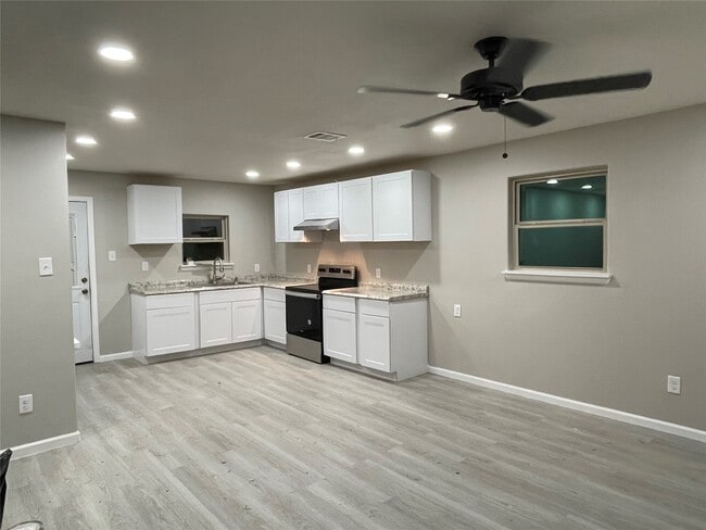 Building Photo - 2122 Lee Rd Rental