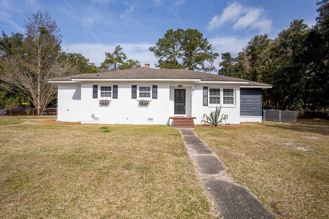 Mossy Oaks Renovated Home - Mossy Oaks Renovated Home