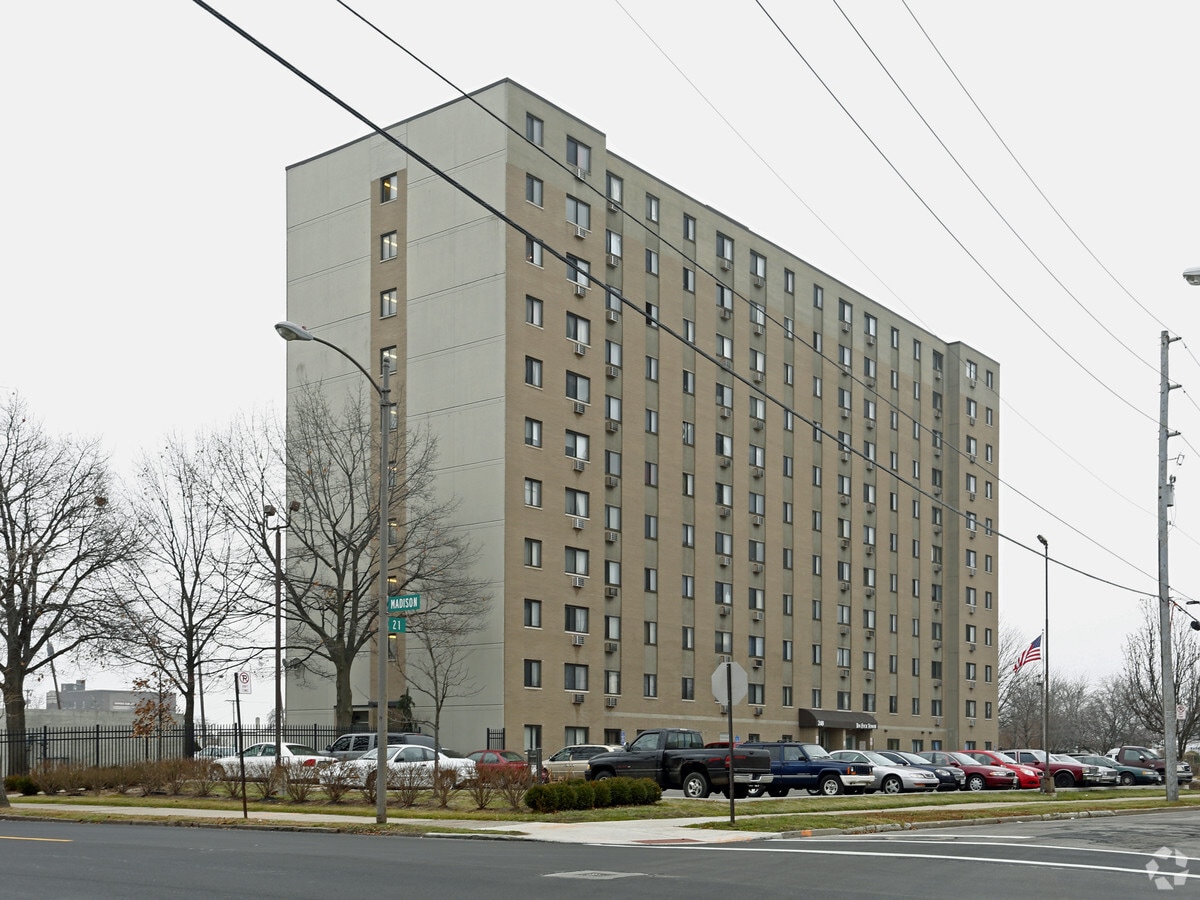 Photo - Ten Eyck Towers Apartments