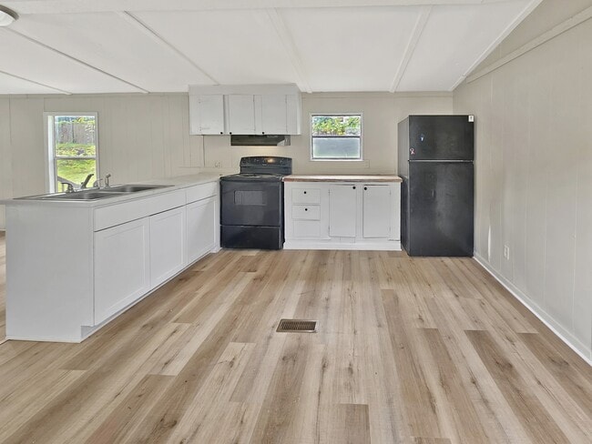 Photo - 412 McElhaney Rd
