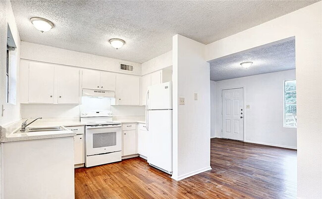 Photo - 728 Martindale Rd