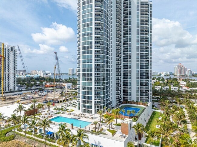 Building Photo - 18911 Collins Ave Unit 405 Rental