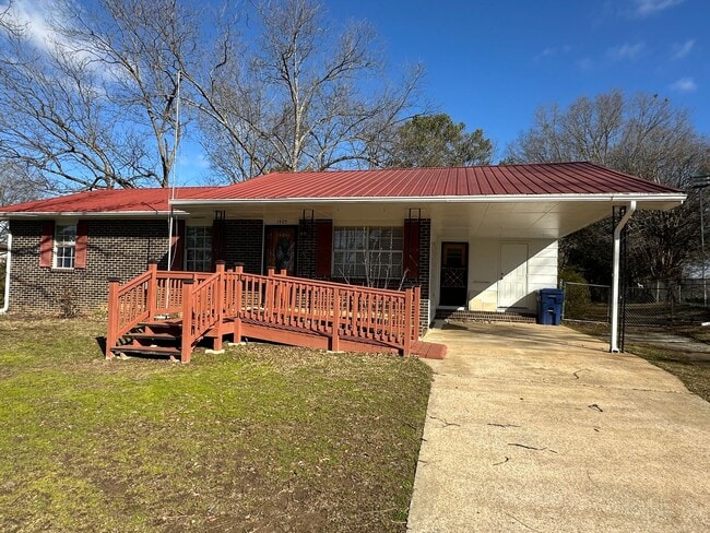 Photo - 1405 Circle Dr