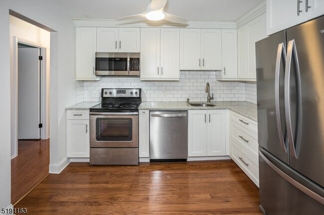 Building Photo - 41 Mt Kemble Ave Unit 208