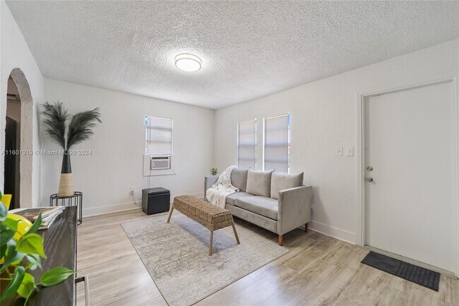 Photo - 2560 SW 67th Ave