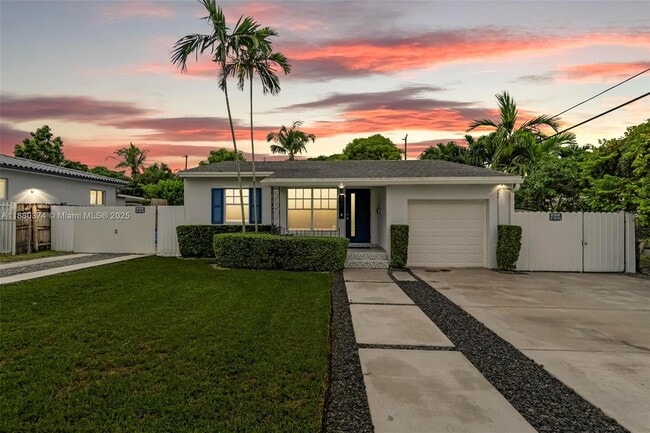 Building Photo - 570 SW 45th Ave Rental