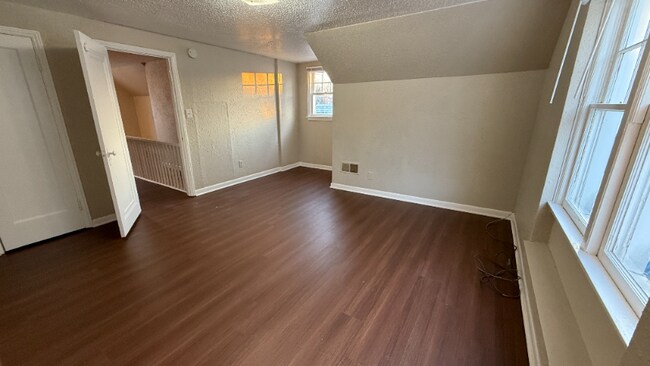 Photo - 2680 Latonia Blvd