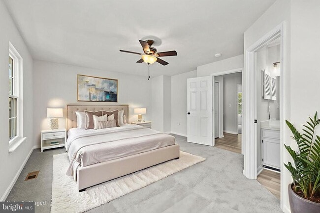 Photo - 306 Kings Crest Dr