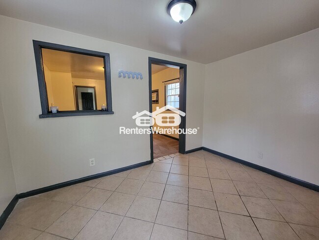 Photo - 1056 Regent St SW