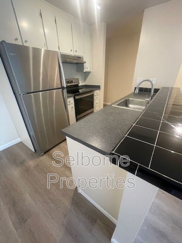 Photo - 765 Rand Ave