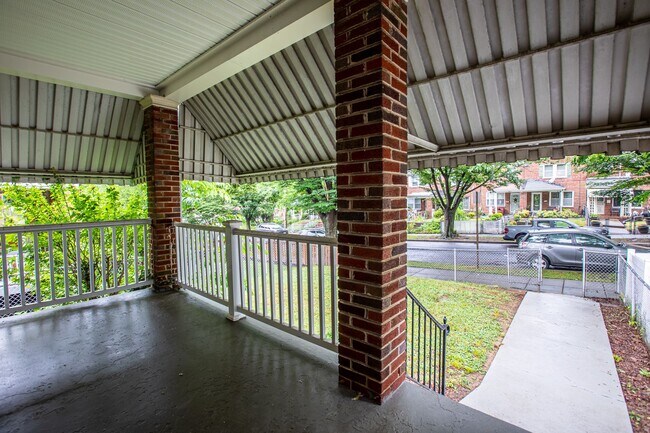 Photo - Charming 3 BR/3 BA Semi-Detached Home in F...