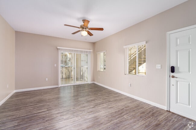 2BR, 2BA - 1,094SF - Living Room